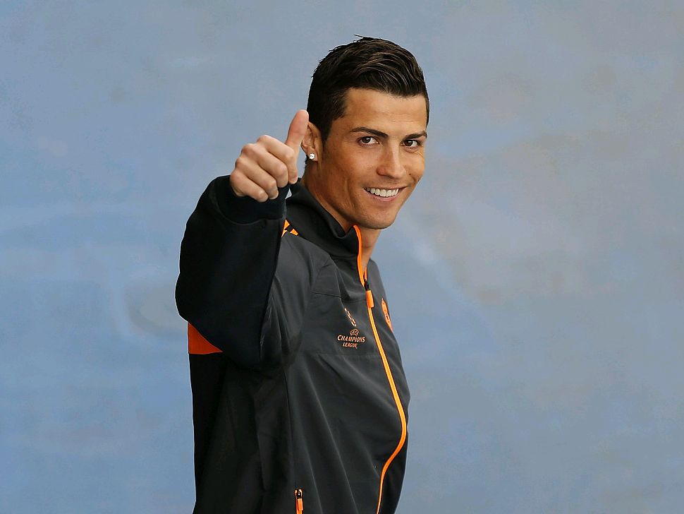 TA评选明年世界杯百大球星：梅西仅第八！C罗高居第25！（TA公布下届世界杯百大球员榜：梅西第8，C罗第25）