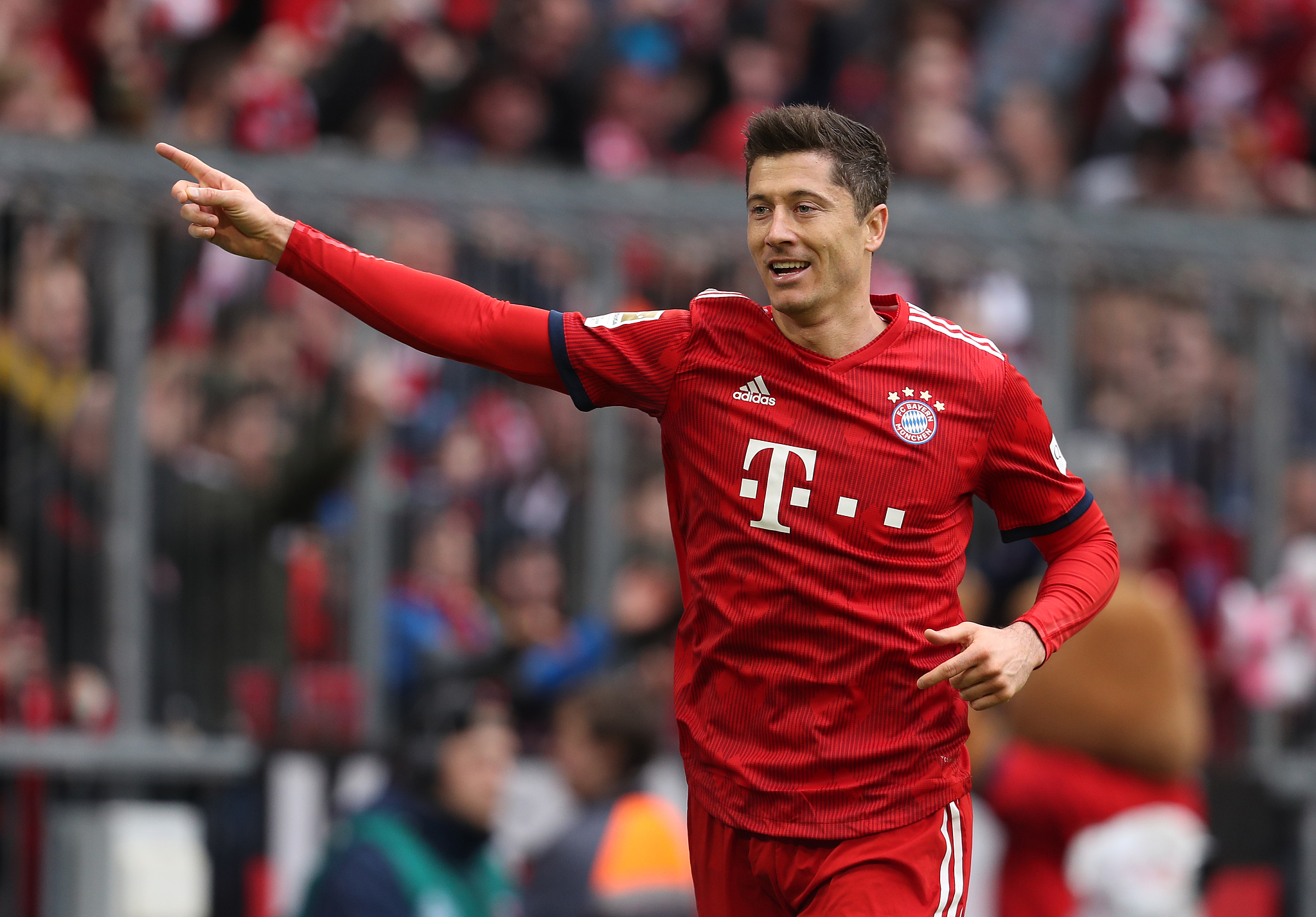 湖人浓眉哥篮下统治力助球队获胜（浓眉内线统治，湖人取胜）