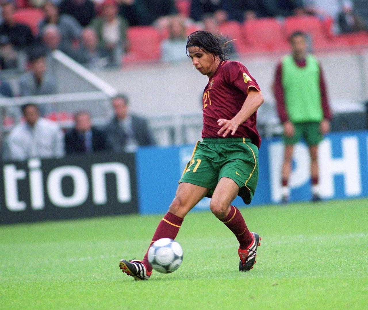 西媒：米利唐训练中途接受包扎处理，阿隆索亲自上场顶替他（西媒：米利唐训练中途受伤包扎，阿隆索亲自上阵顶替）