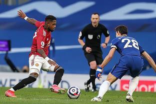 英媒：曼联对多特边锋阿德耶米感兴趣，但球员倾向于加盟阿森纳（英媒称曼联相中多特翼锋阿德耶米，球员更青睐投奔阿森纳）