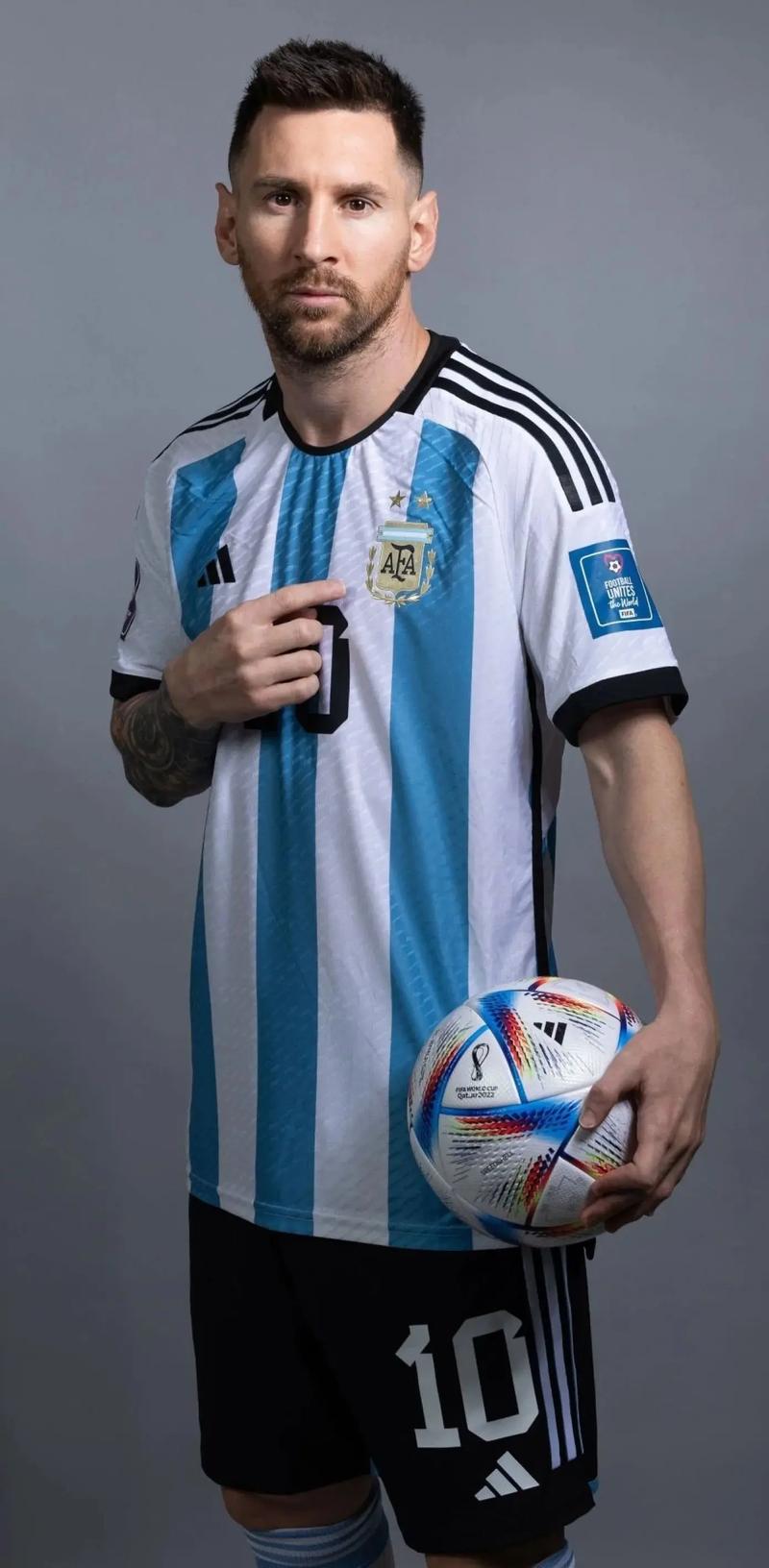 孔帕尼：阿方索等人复出的故事，是我们点燃团队精神的新火焰（孔帕尼：阿方索等人回归，为团队精神注入新火种）