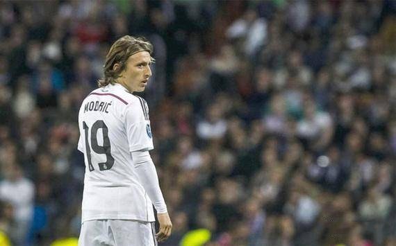 中超土帅强势崛起：16队本土主帅独占八强，山东泰山成最大受益者（中超土帅势头正劲：八强全由本土主帅执掌，山东泰山成最大赢家）