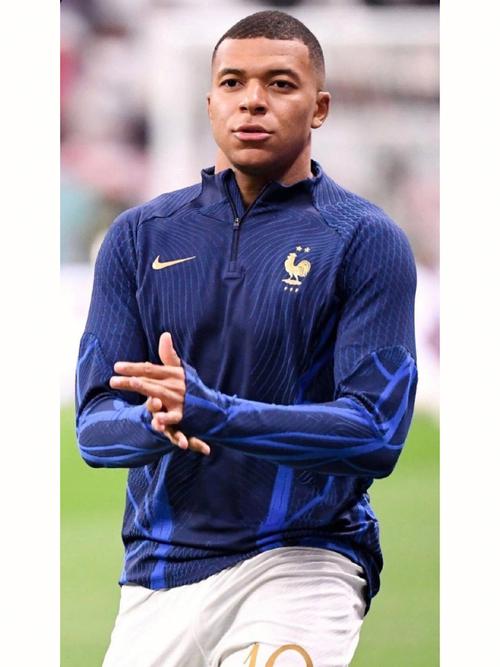 维拉客场4-3逆转布莱顿，终结其英超主场不败纪录，升至第三名。（阿斯顿维拉客场4-3逆转布莱顿，终结对手英超主场不败并升至积分榜第三）