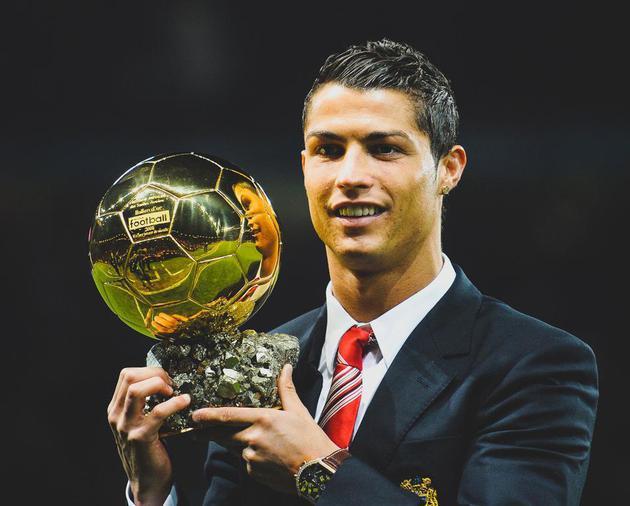 成功转型，米体：库普梅纳斯已成尤文不可或缺的组织型后卫（米体：库普梅纳斯完成蜕变，已是尤文后防的组织核心）