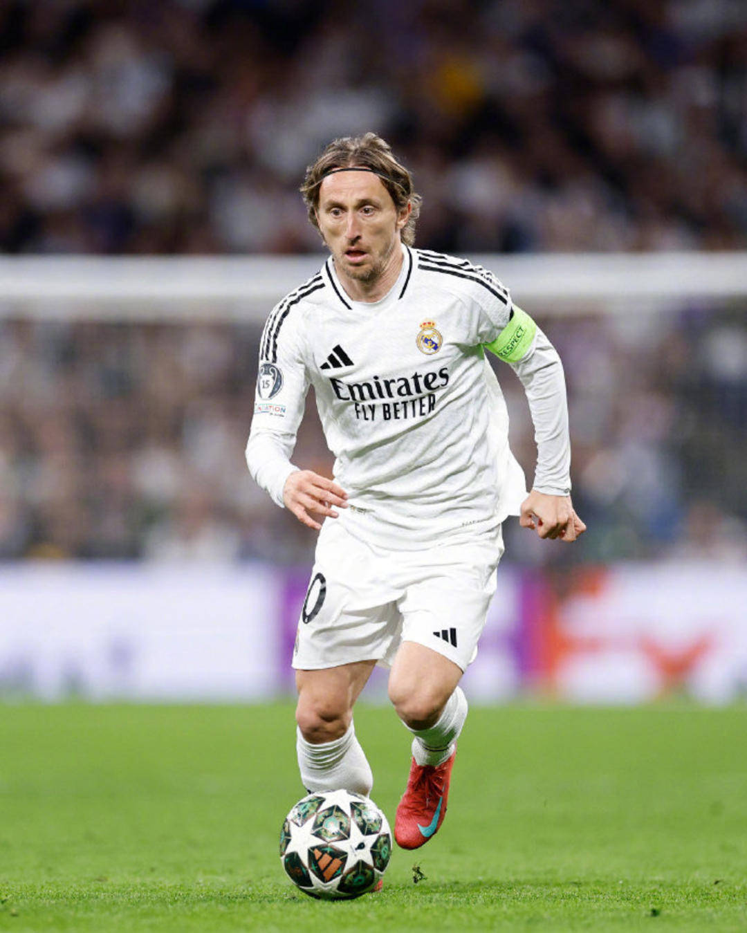 记者：除非大规模卖人，否则曼联不太可能继续追求多纳鲁马（记者称：若不大规模清洗阵容，曼联难以继续追逐多纳鲁马）