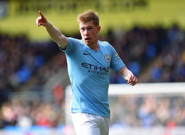 人盯人战术，一段萨利巴紧逼凯恩的短视频走红网络（萨利巴全程盯防凯恩：短视频引爆全网）